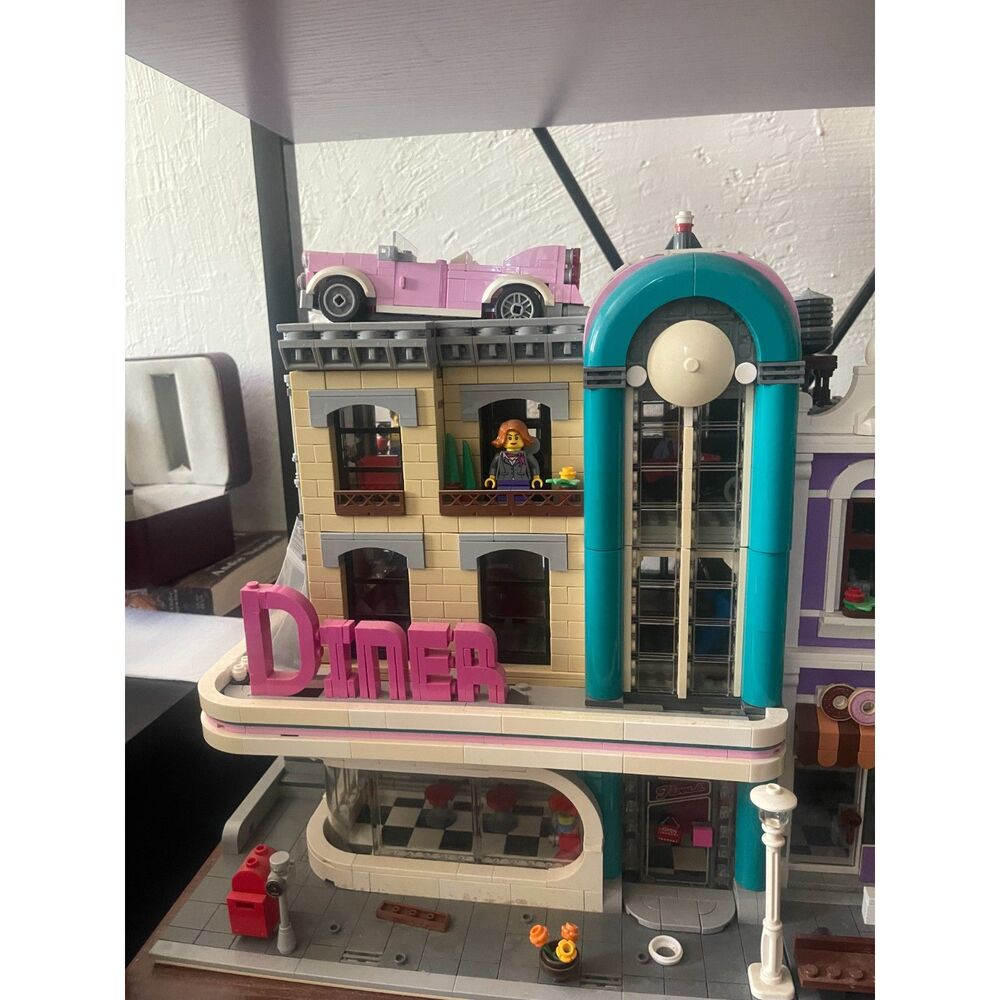 Lego Downtown Diner 10260 Modular Creator Expert W book *DINER ONLY